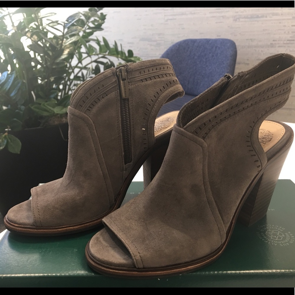 ⬇️🔥2X’s HOST PICK!!! 🔥Vince Camuto Koral Booties